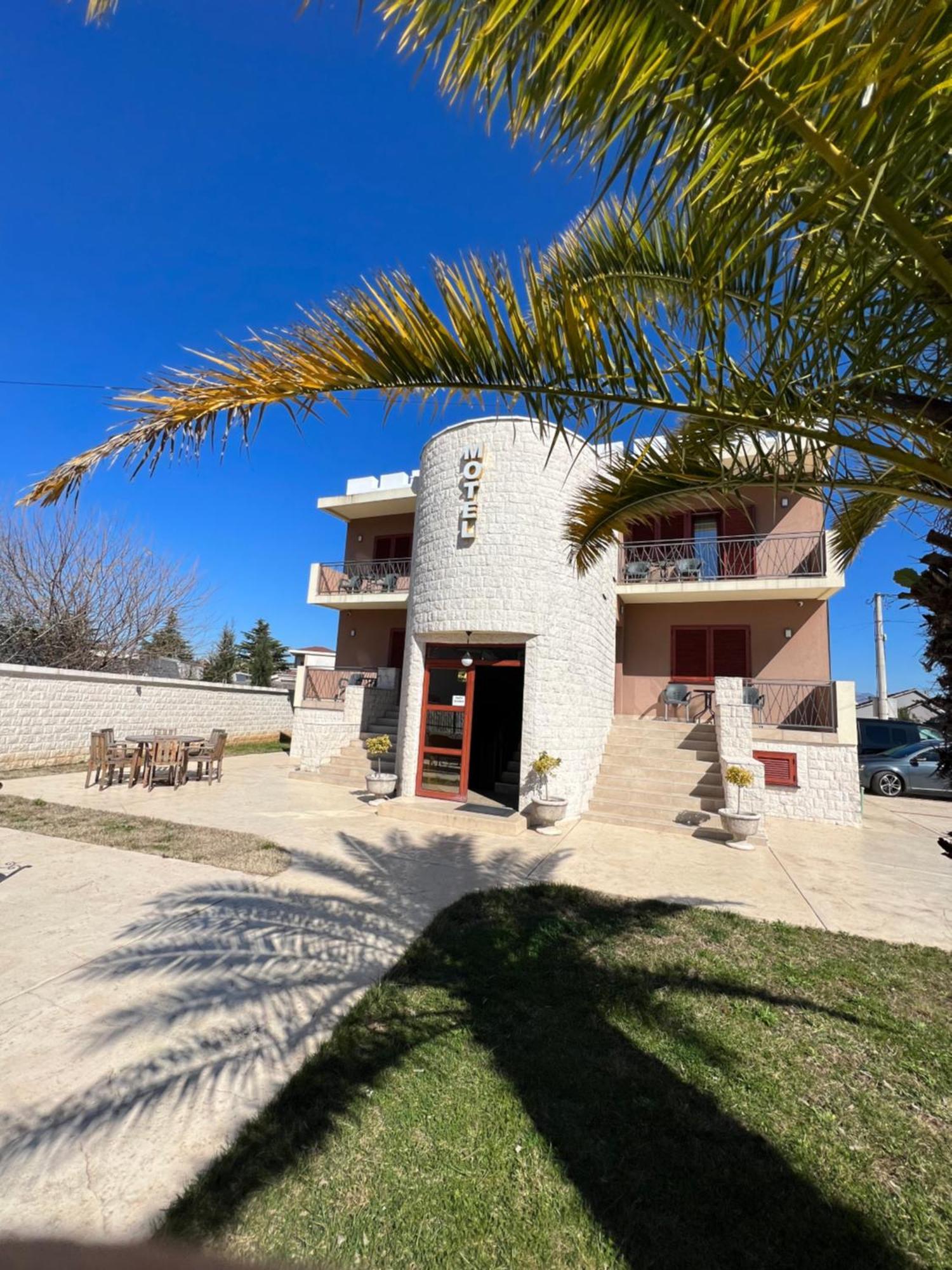 Motel Zeta Lux Mitrovici  Exterior foto